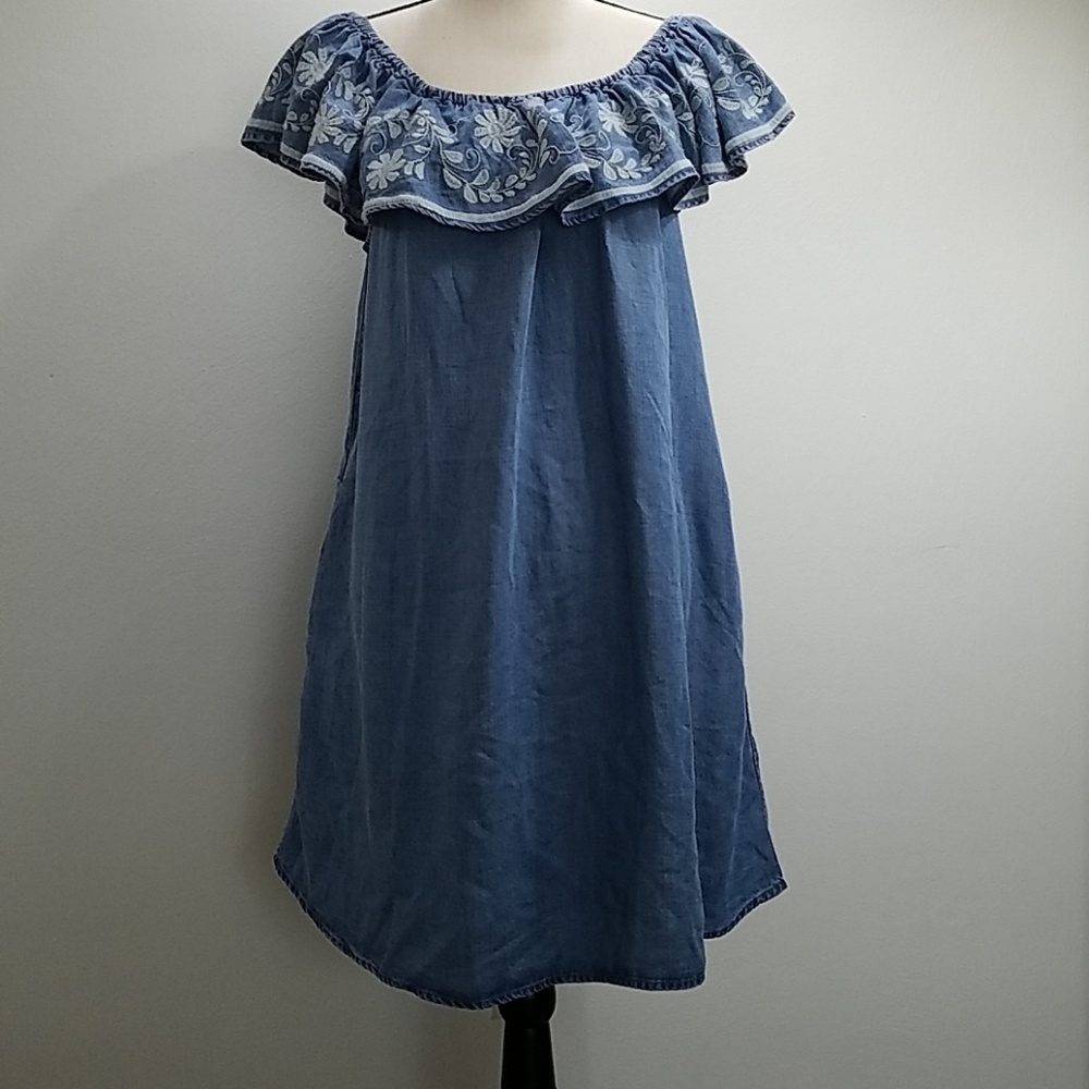 {Chelsea & Theodore} Chambray Dress